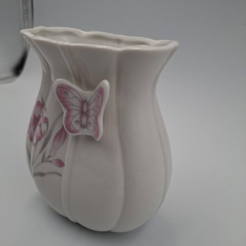 Vintage White Ceramic Butterfly Vase 3D Raised Pink Lily Floral Scalloped Rim - Picture 3 of 10